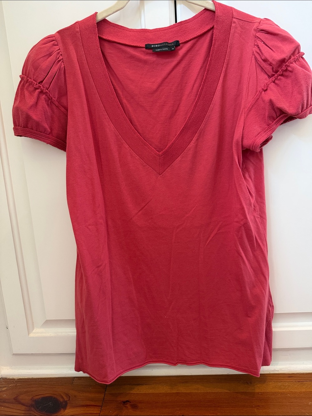 BCBGMaxAzria light red V-Neck Puff Sleeve Tee medium pima cotton